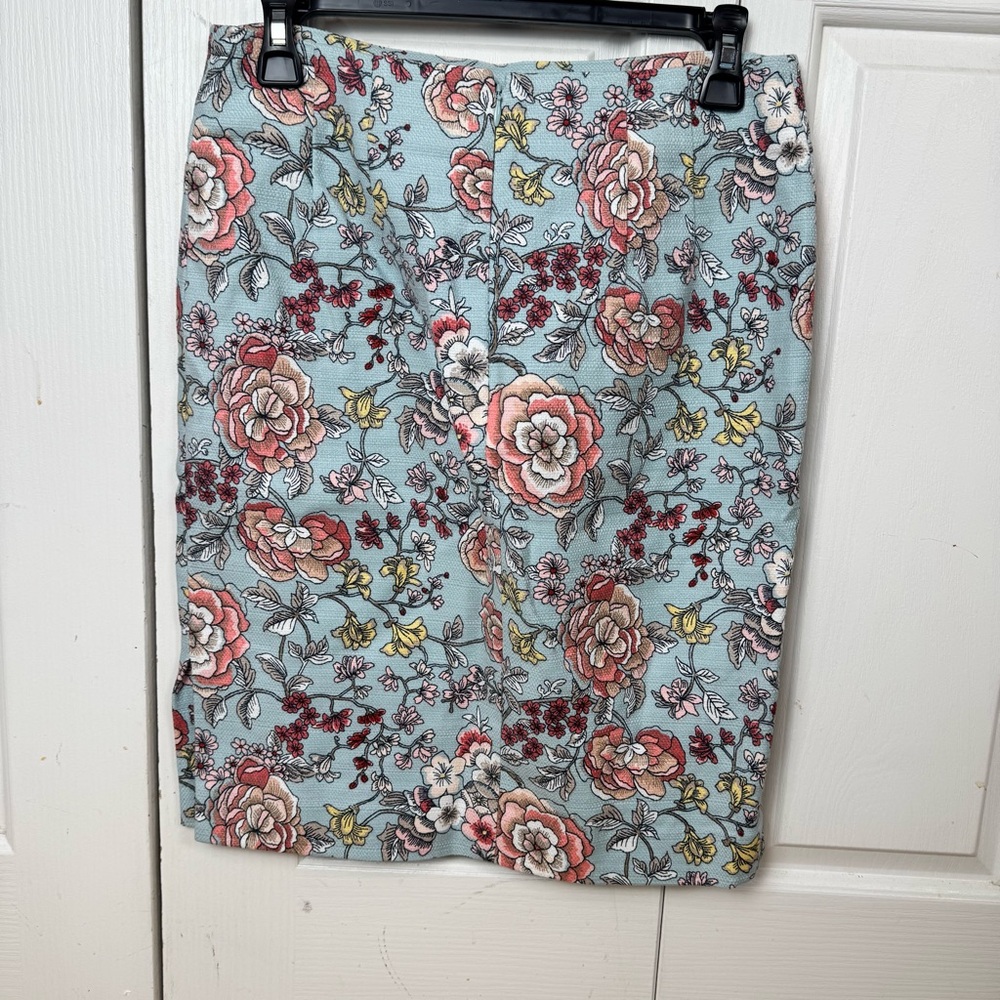 NWT LOFT Blue Floral Pencil Skirt - Picture 3 of 6